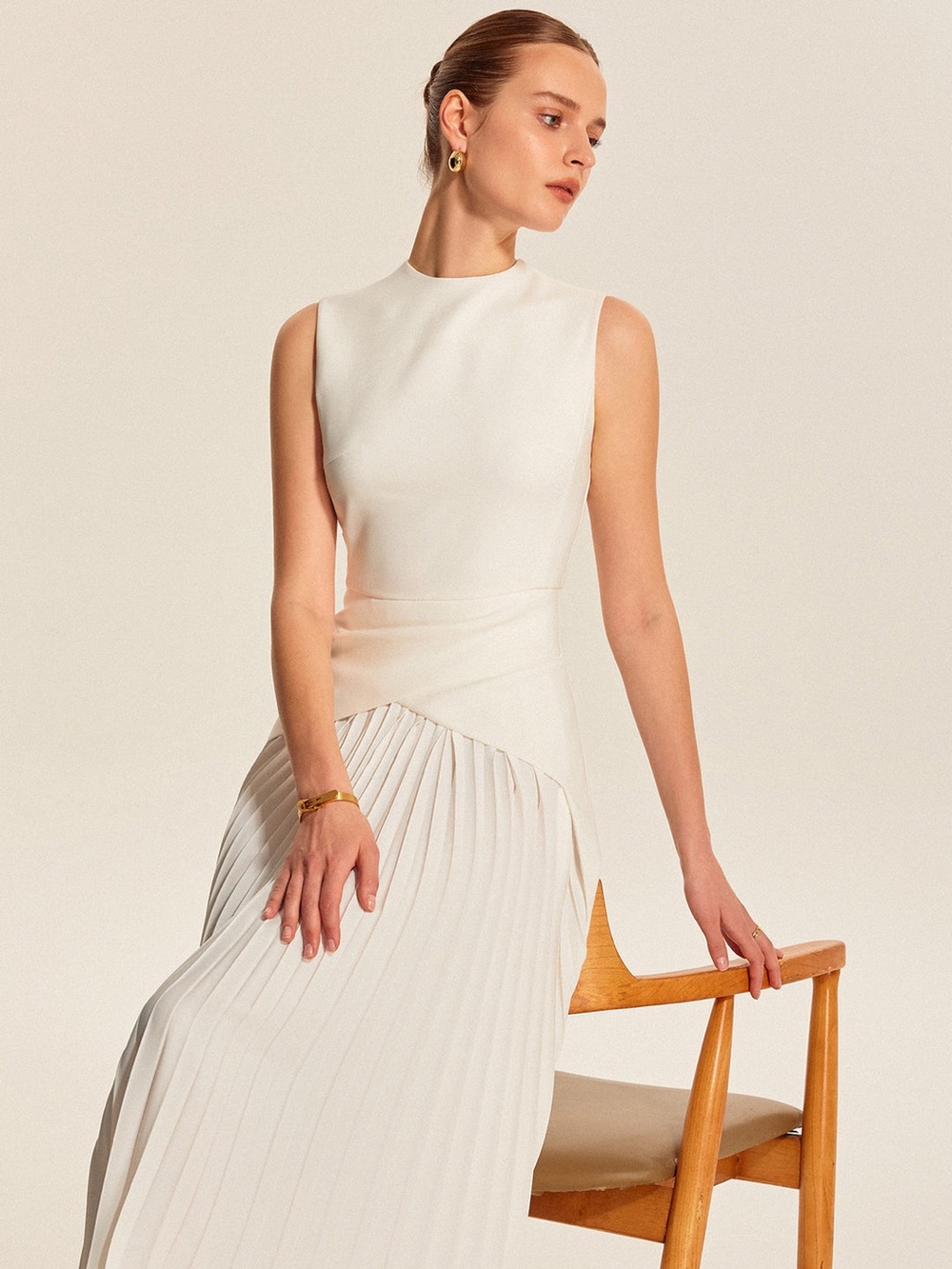 Commense Sleeveless Cream Shower Pleated Midi Dress - Picture 2 of 7